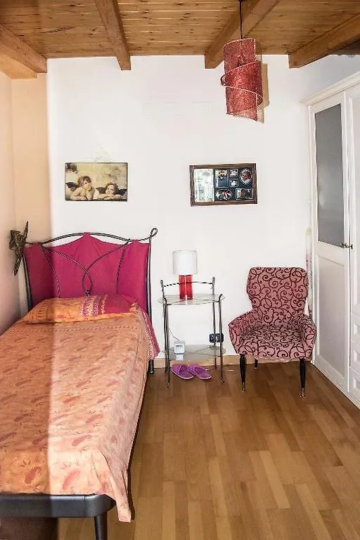 B&B Ai Due Pini Gallodoro Frühstückspension